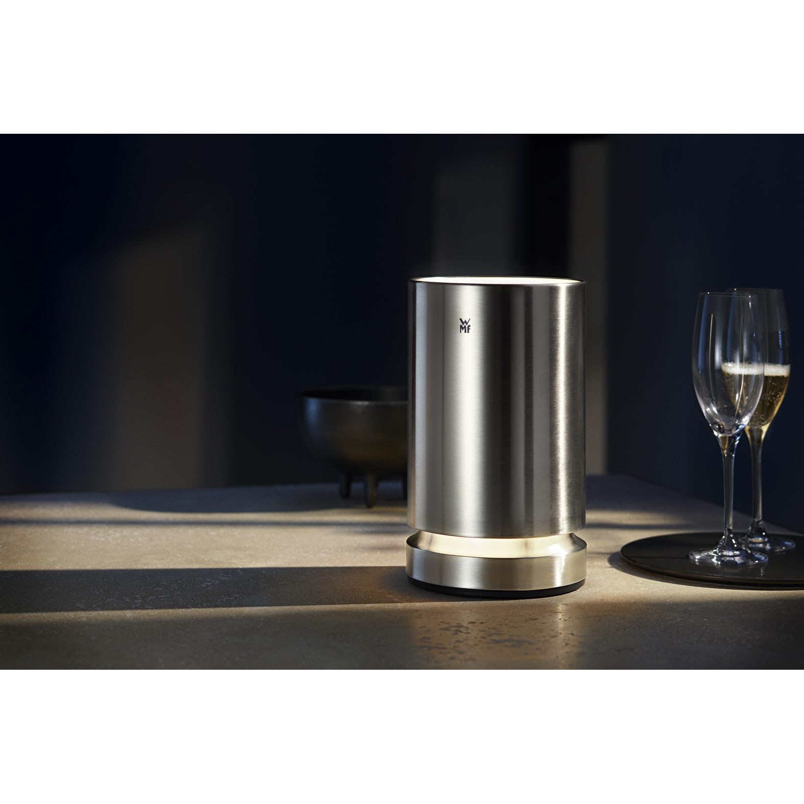 wmf-ambient-elektrischer-flaschenk-hler-mit-k-hlmanschette-cromargan-matt-led-be image 2