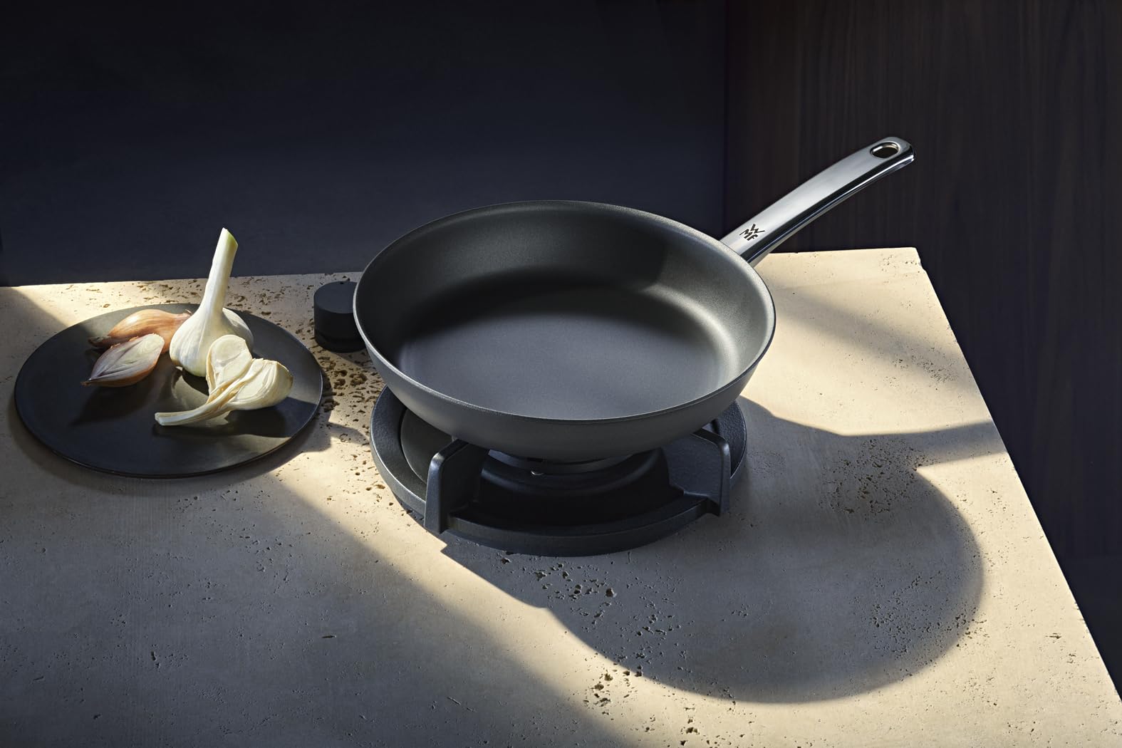wmf-steak-profi-bratpfanne-24-cm-steakpfanne-mit-rapid-heat-control-mehrschichtm image 2