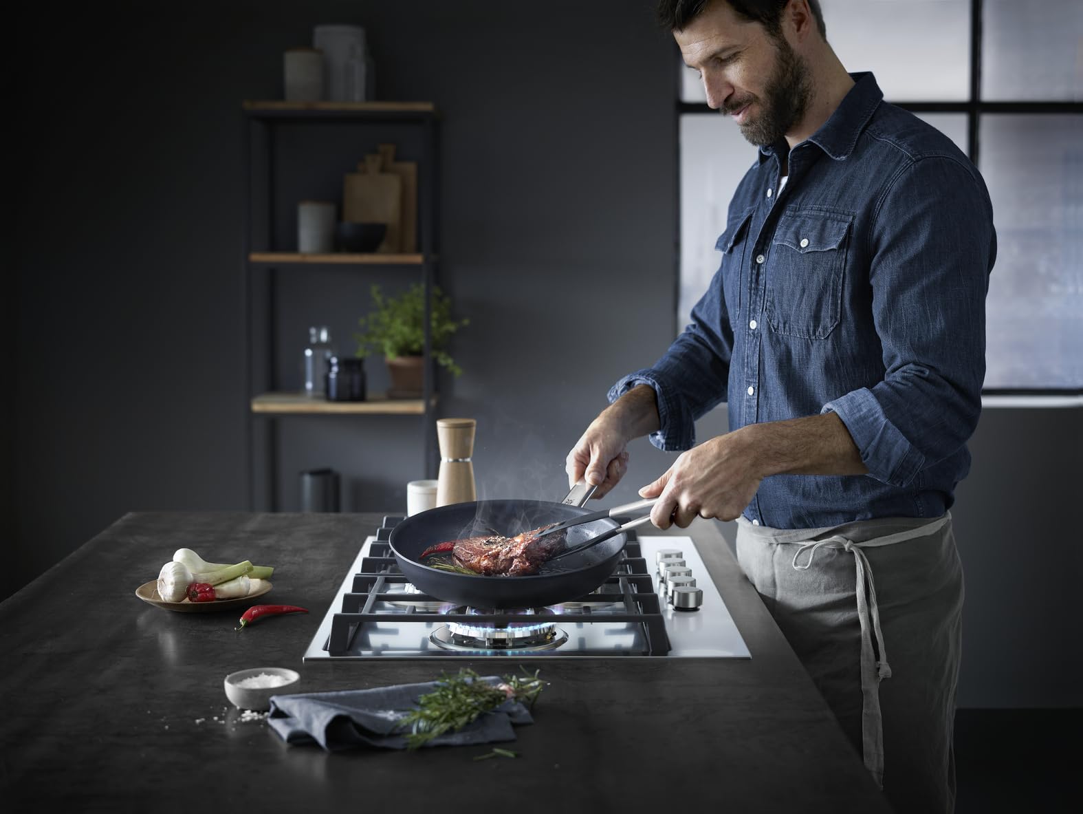 wmf-steak-profi-bratpfanne-24-cm-steakpfanne-mit-rapid-heat-control-mehrschichtm image 5