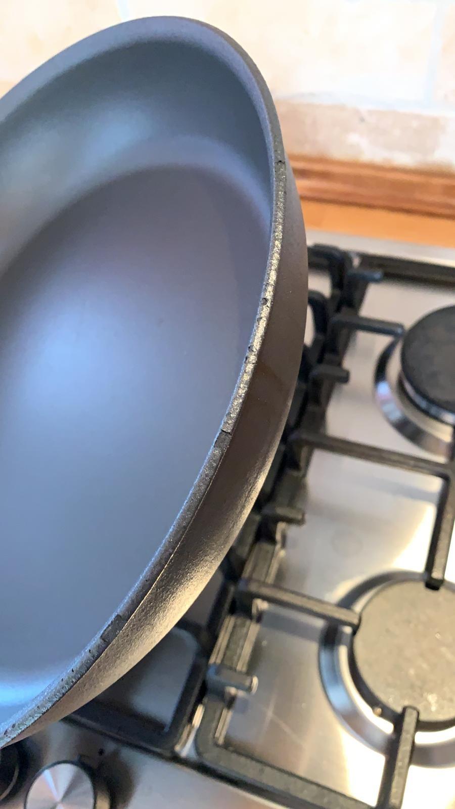 Sehr gute Pfanne mit kleinem Haken
