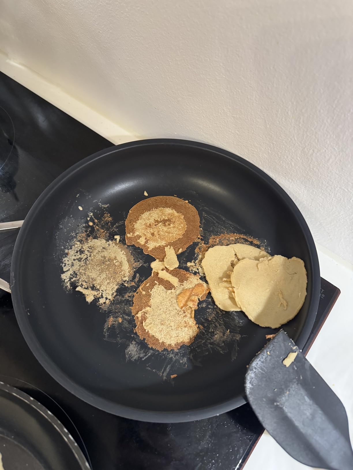 Gute Pfanne mit kleinen Abstrichen