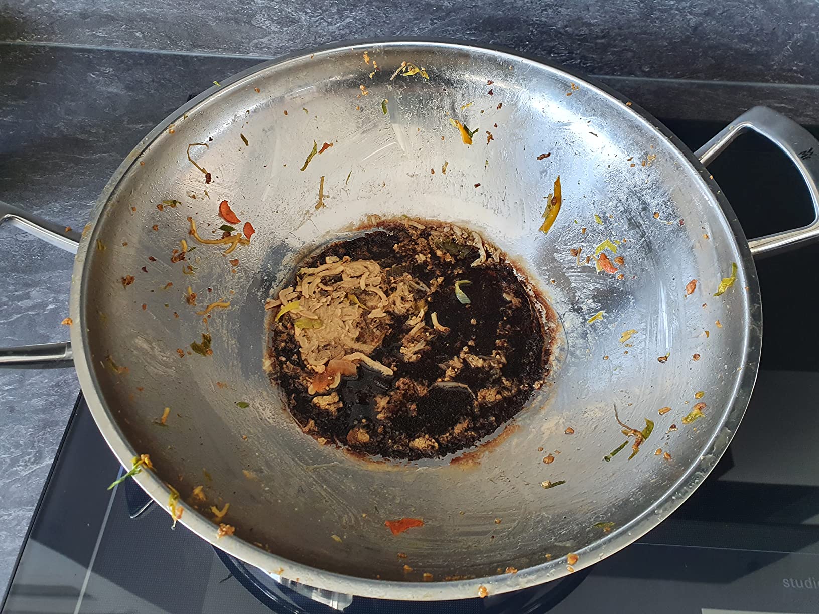 Gute Wokpfanne mit kleinen Abstrichen